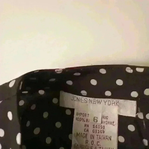 Jones New York Rayon Top Size 6 Long Sleeve Black and White Polka Dot - Picture 4 of 8